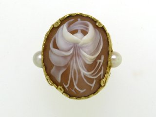 Lillium Cameo Ring w/Akoya Pearls & 18kt Gold